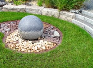 decoración de jardín con granito y mármol